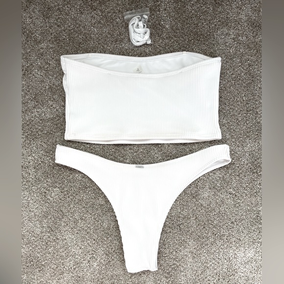 Sassy white Abercrombie&Fitch bikini. Very cheeky 🔥 - Picture 2 of 3